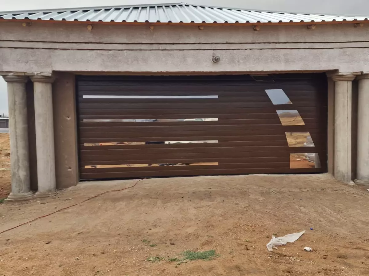 Slatted sectional garage door